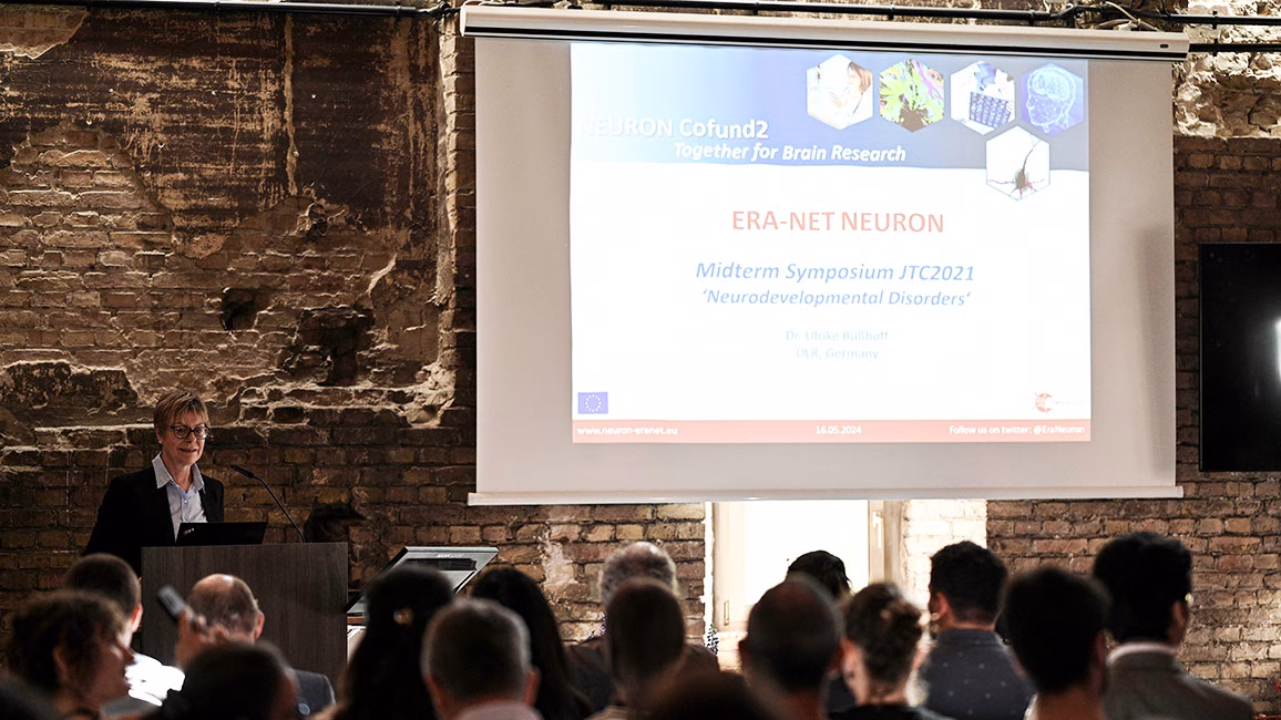 Dr. Hella Lichtenberg introducing the symposium